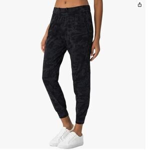 Ajisai Women’s Black Camo Joggers Size Medium